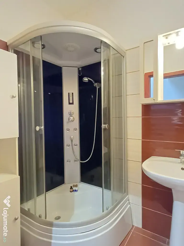 Proprietar, 108 mpu, mobilat, utilat, 3 camere, 2 bai, centrala, parcare proprie 