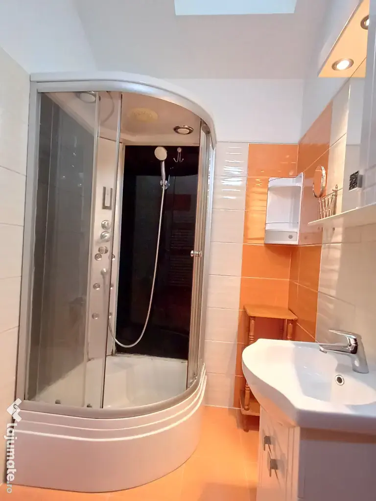 Proprietar, 108 mpu, mobilat, utilat, 3 camere, 2 bai, centrala, parcare proprie 