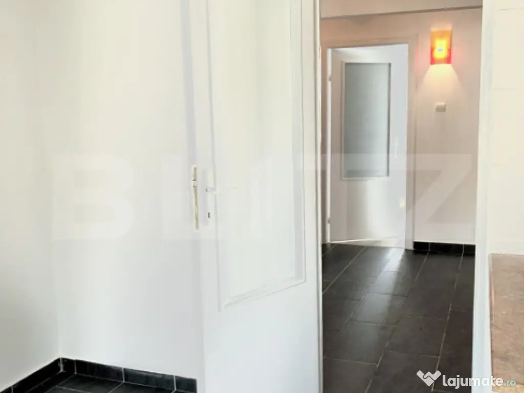 Apartament 3 dormitoare + balcon, 68 mp, zona Centrala 