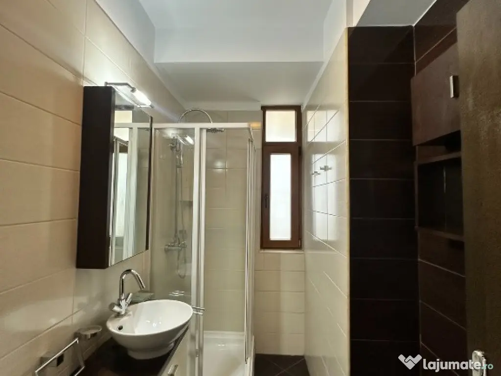 Inchiriez apartament 3 camere nemobilat Baneasa cu parcare subterana 