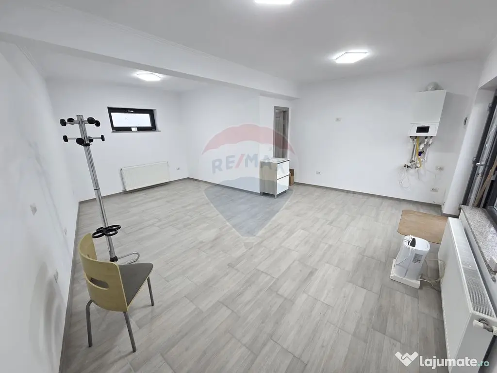 Spațiu comercial cu locuri de parcare. 