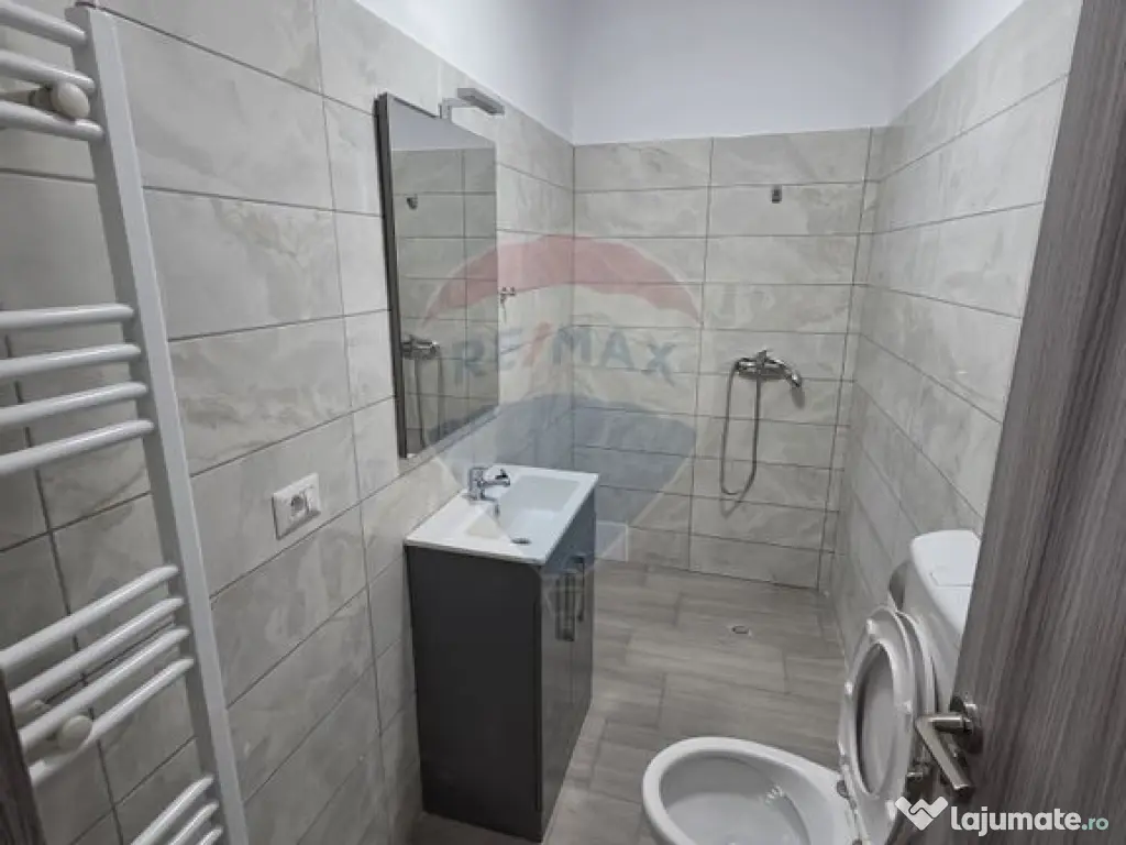 Spațiu comercial cu locuri de parcare. 