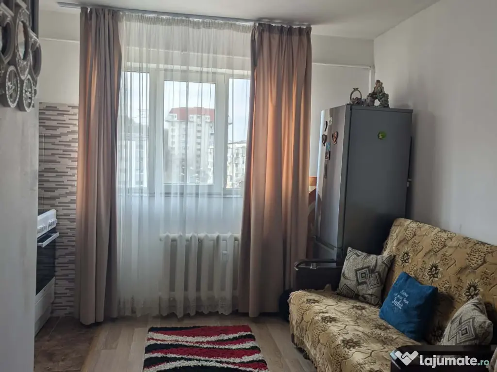 Vand camera de camin cu baie proprie