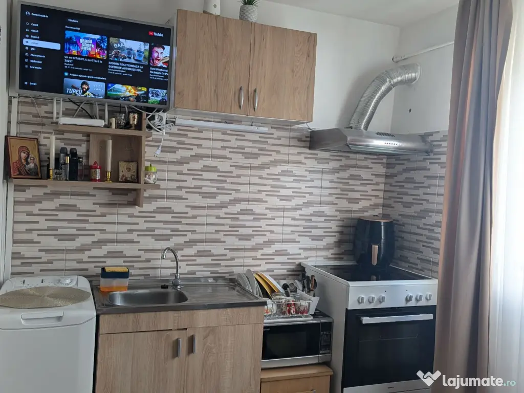 Vand camera de camin cu baie proprie