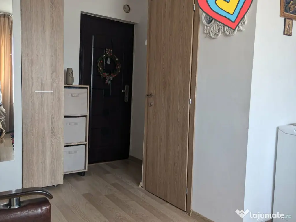 Vand camera de camin cu baie proprie