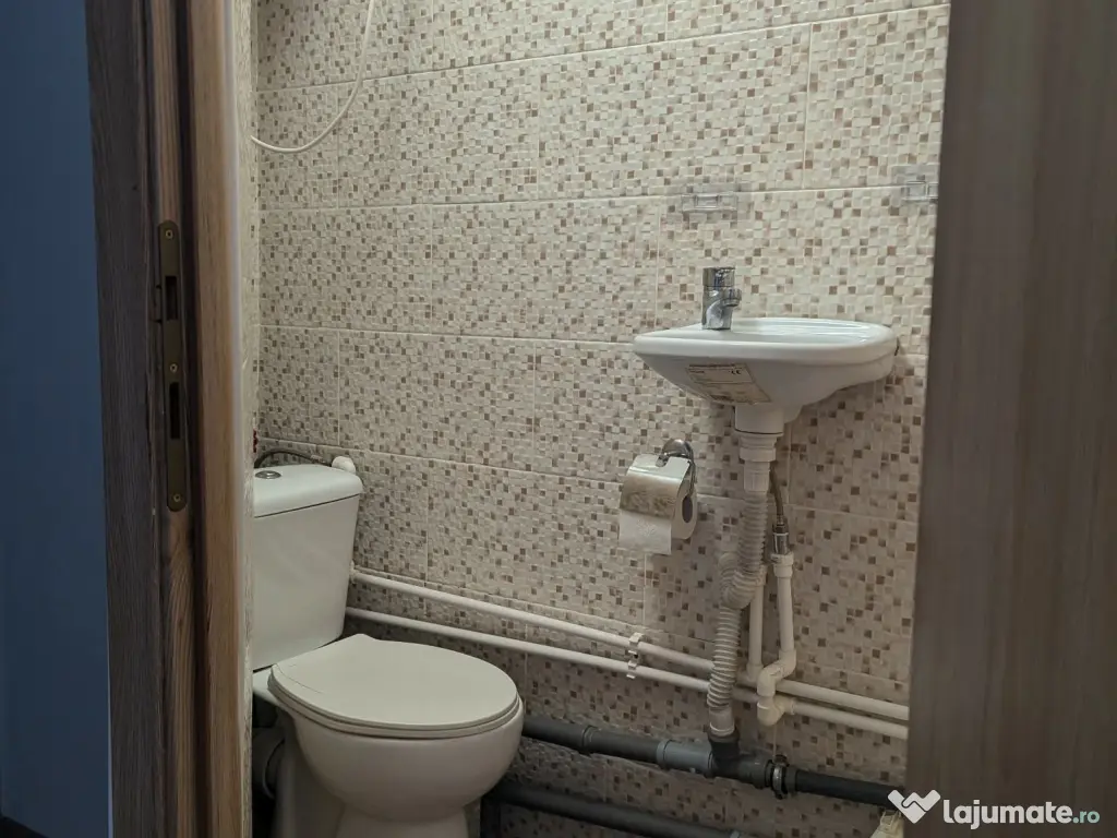 Vand camera de camin cu baie proprie