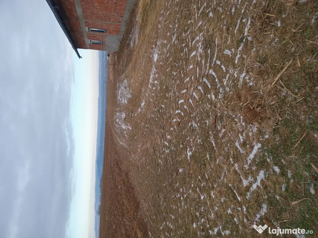 Casă si teren Sucevița 