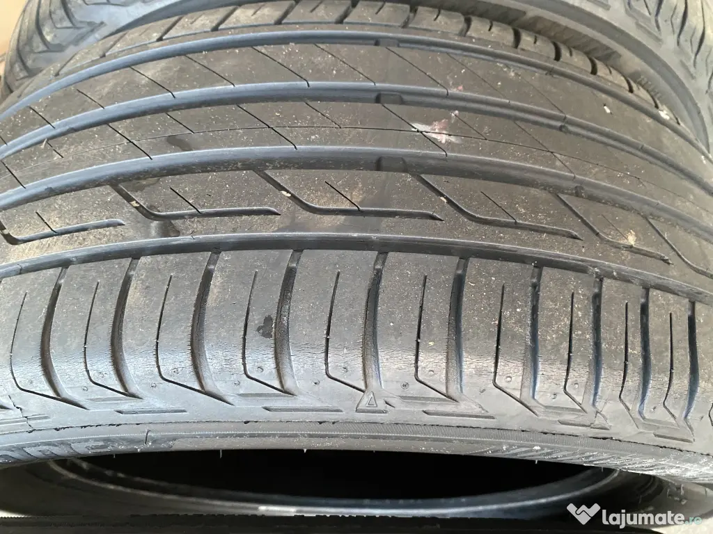vand cauciucuri Bridgestone 215/55/R17 (4 buc)