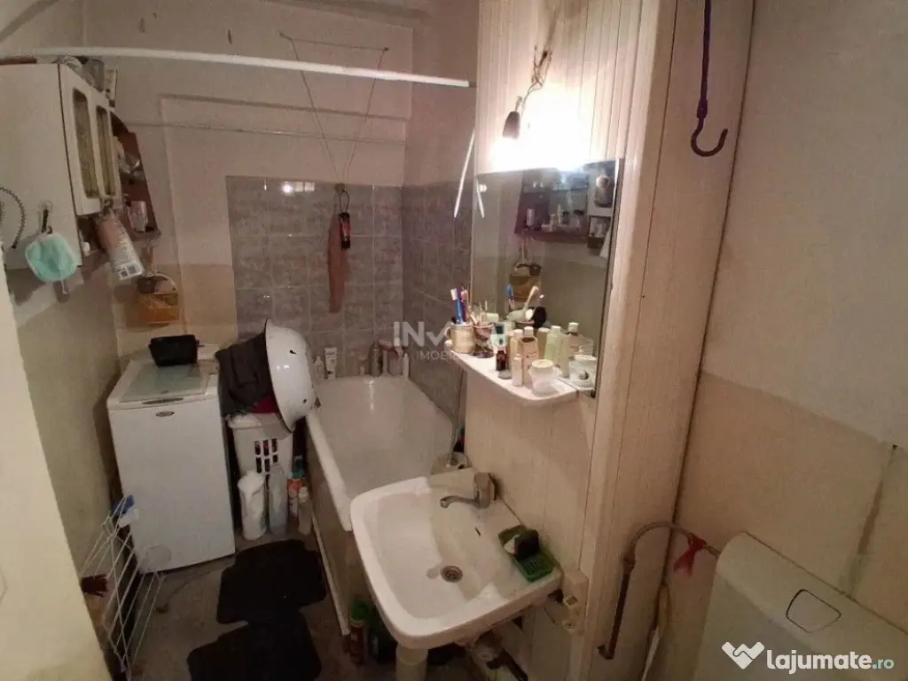 Apartament de vanzare 3 camere, 79 mp, etaj 1, zona Canta, I 