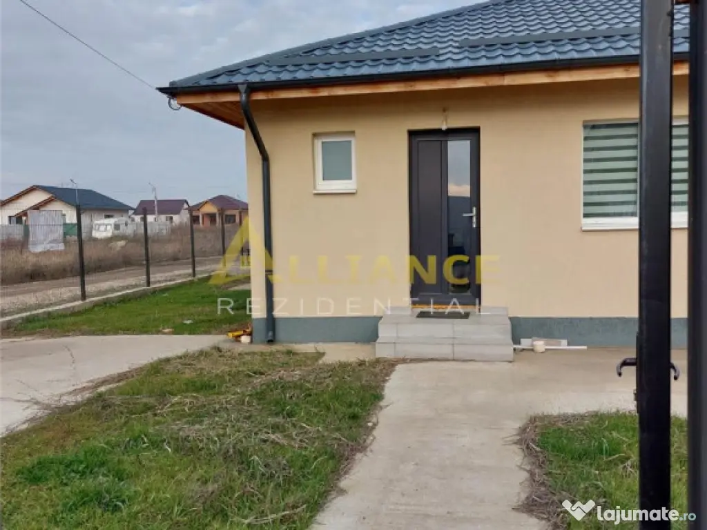 Casa la 800-900 m de STV,se preda la cheie. 