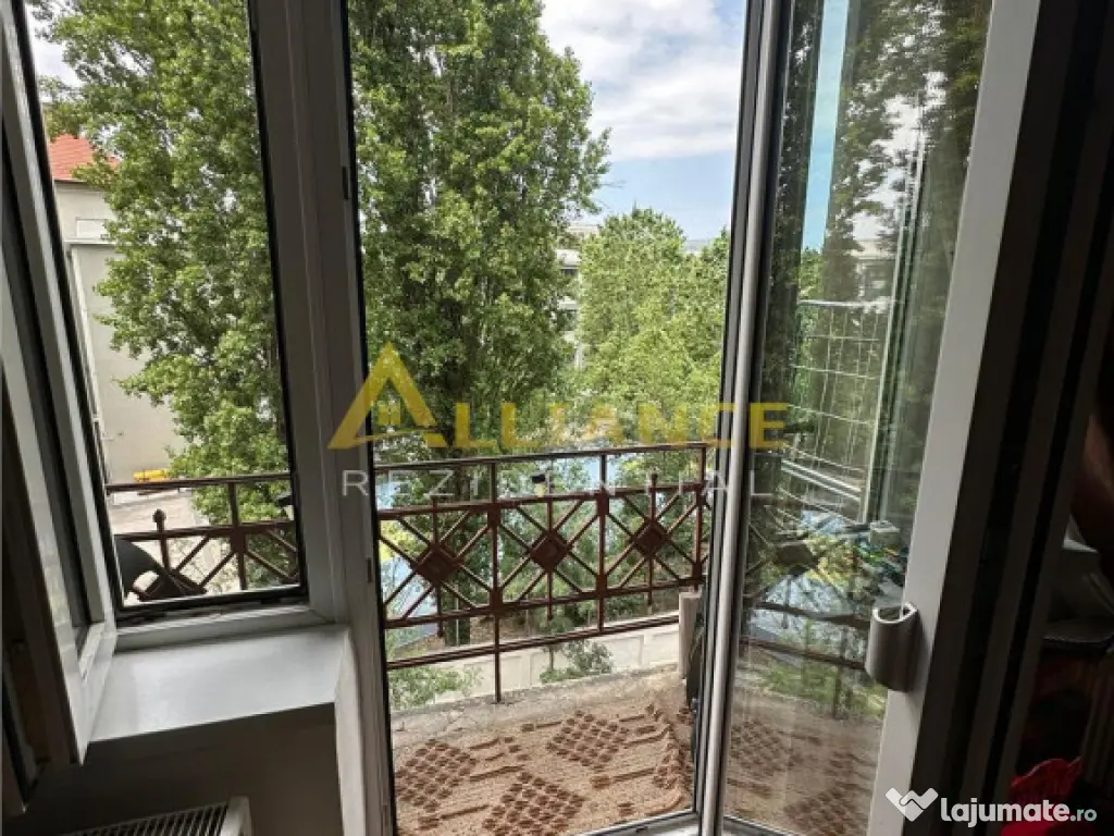 Apartament 4 camere , 92 mp { Metrou Universitate }