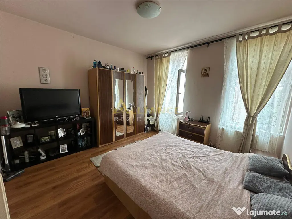 Apartament 4 camere , 92 mp { Metrou Universitate }