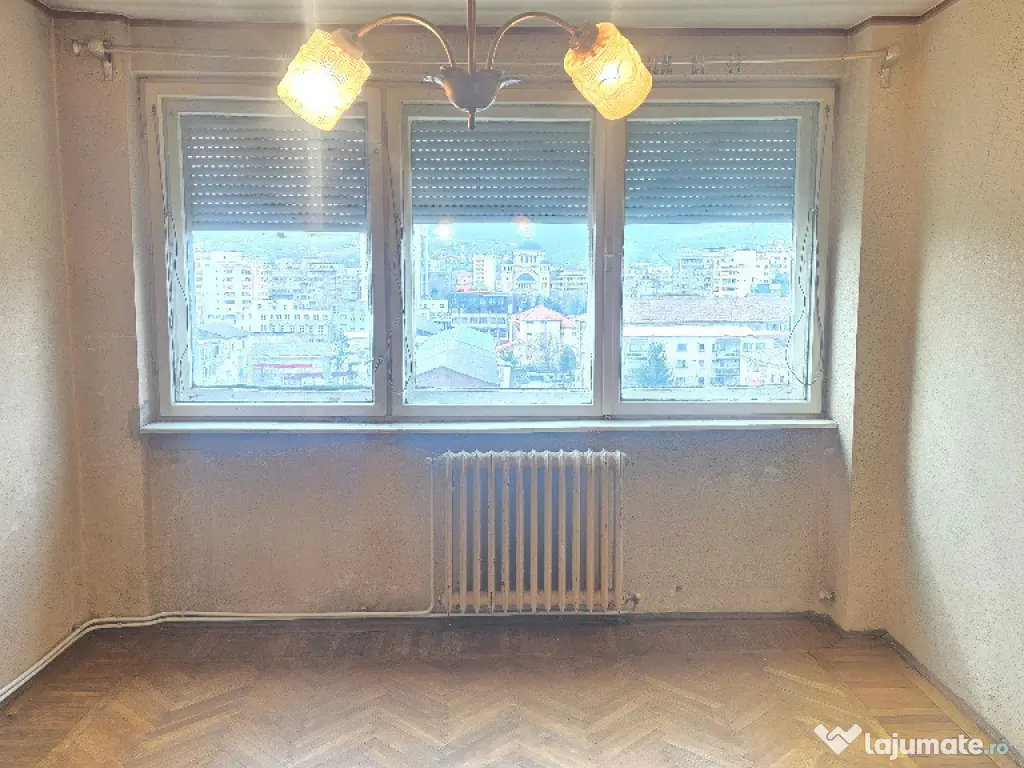 Vand apartament 2 camere in Deva, zona Piata Centrala, decomandat 