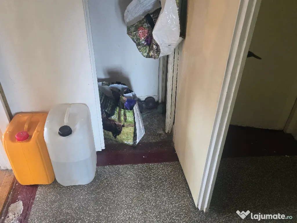 Vand apartament 2 camere in Deva, zona Piata Centrala, decomandat 