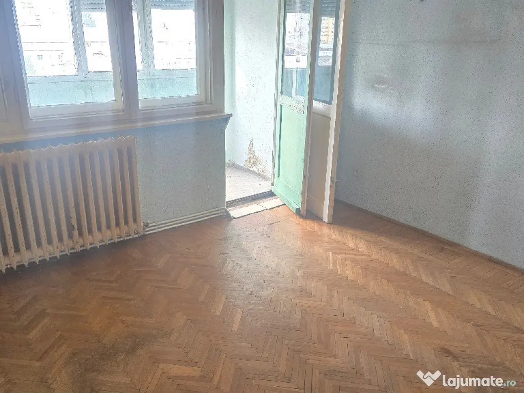 Vand apartament 2 camere in Deva, zona Piata Centrala, decomandat 