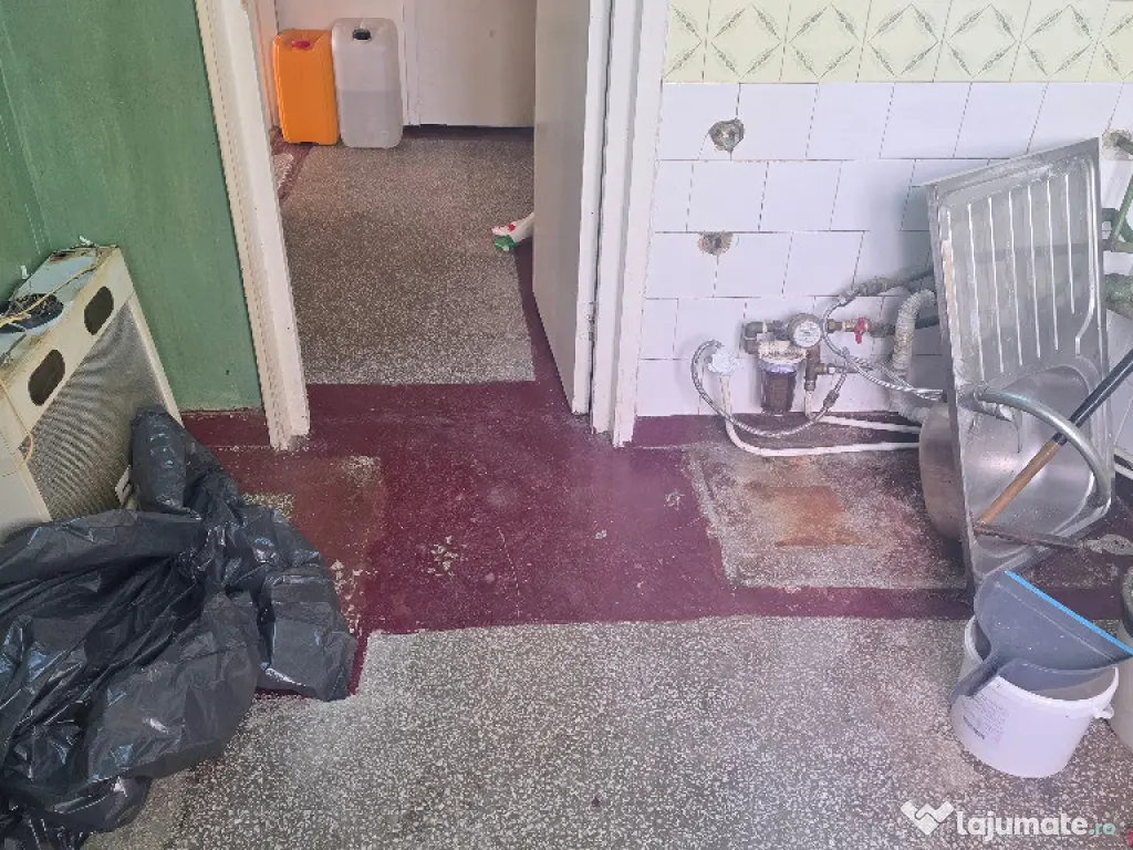 Vand apartament 2 camere in Deva, zona Piata Centrala, decomandat 