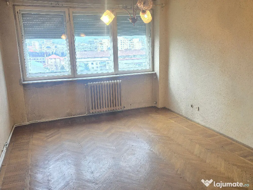 Vand apartament 2 camere in Deva, zona Piata Centrala, decomandat 