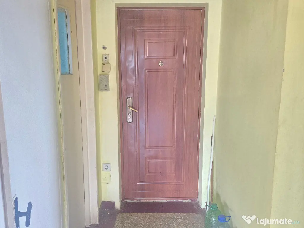 Vand apartament 2 camere in Deva, zona Piata Centrala, decomandat 