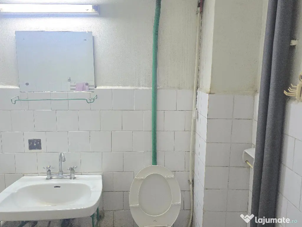 Vand apartament 2 camere in Deva, zona Piata Centrala, decomandat 