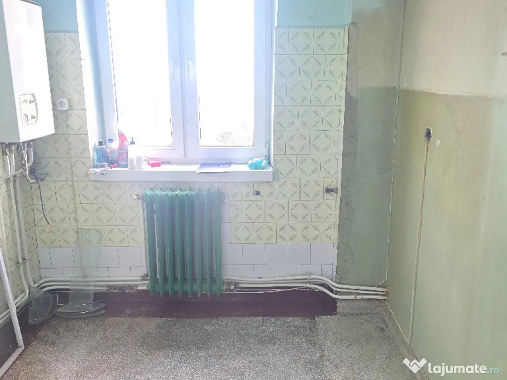 Vand apartament 2 camere in Deva, zona Piata Centrala, decomandat 