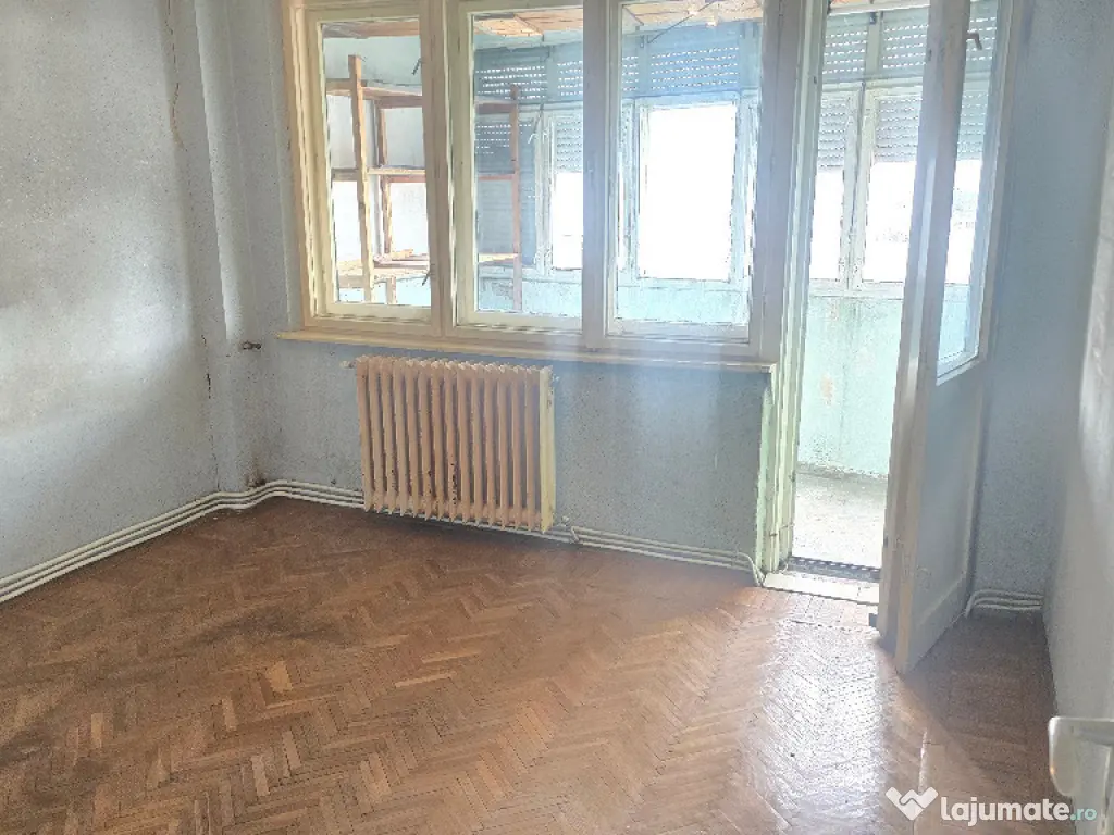 Vand apartament 2 camere in Deva, zona Piata Centrala, decomandat 