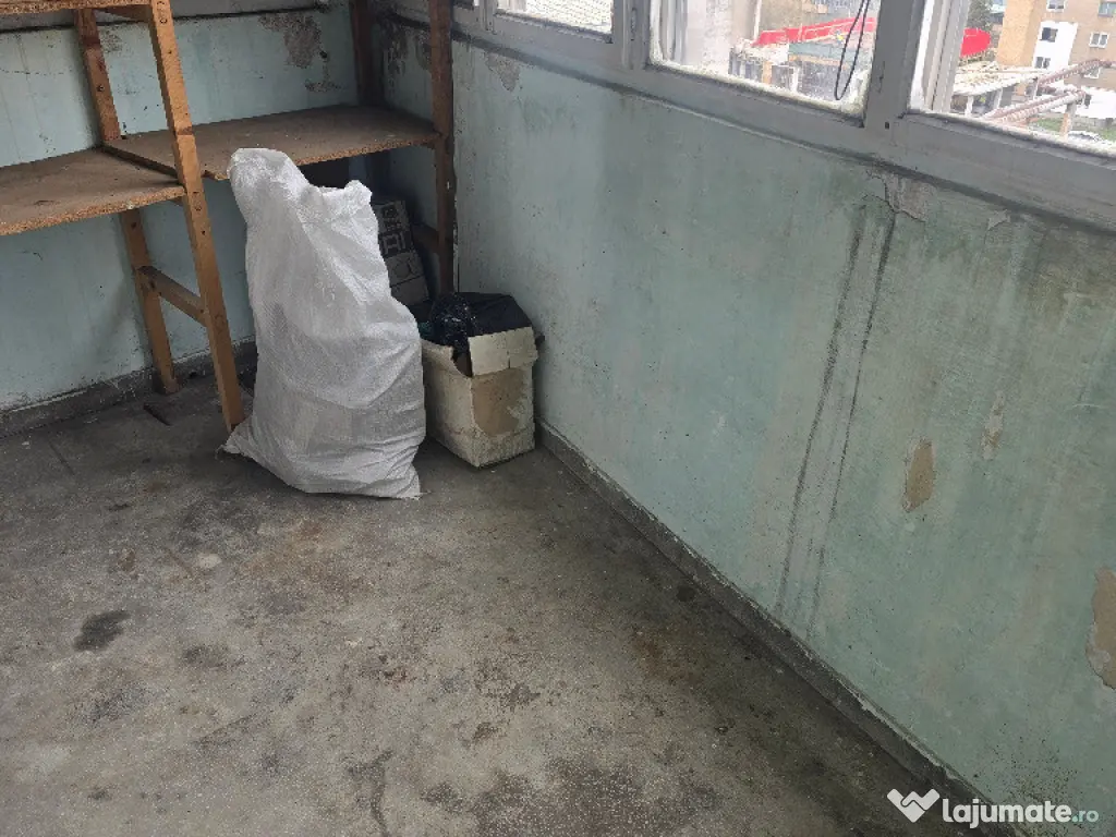 Vand apartament 2 camere in Deva, zona Piata Centrala, decomandat 