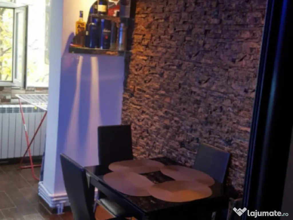 - Apartament 2 camere decomandat, zona Radu Negru, etaj 3. 