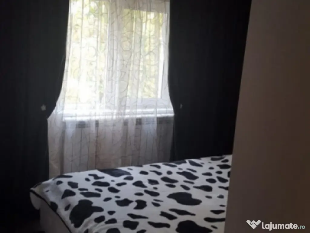 - Apartament 2 camere decomandat, zona Radu Negru, etaj 3. 