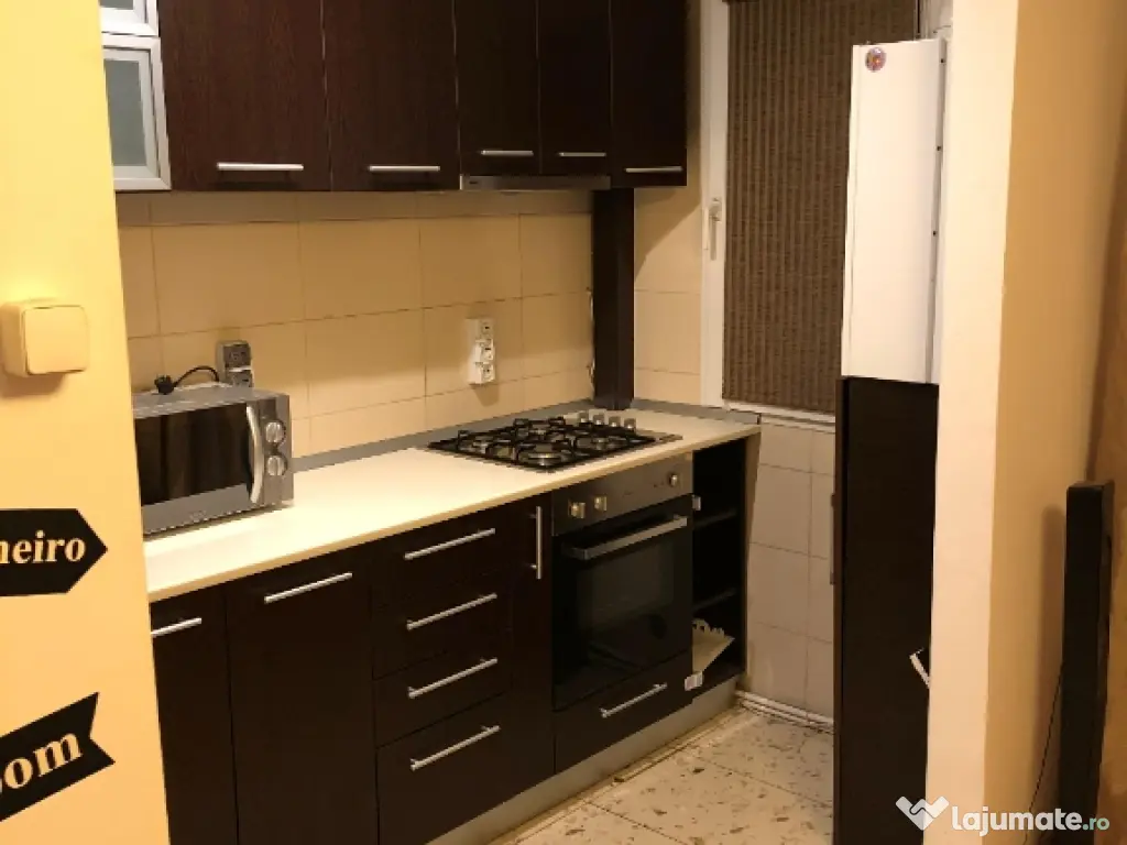 Vând sau schimb apartament cu patru camere 