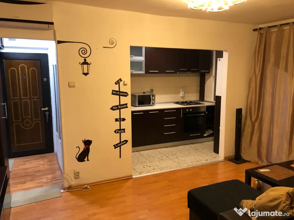 Vând sau schimb apartament cu patru camere 