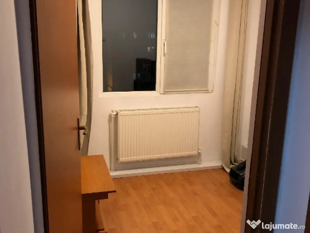 Vând sau schimb apartament cu patru camere 