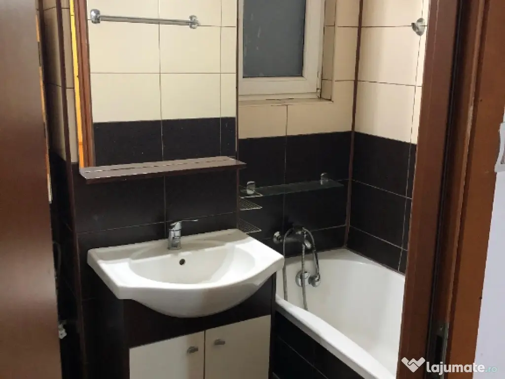 Vând sau schimb apartament cu patru camere 