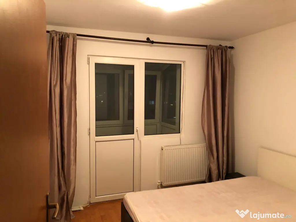 Vând sau schimb apartament cu patru camere 