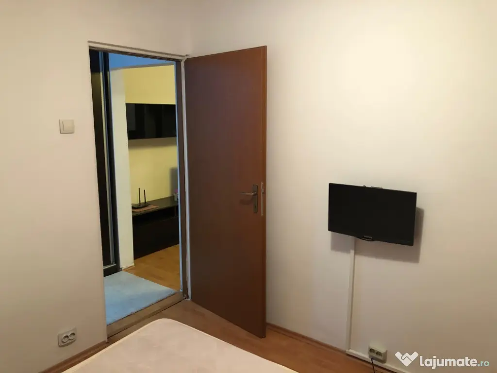 Vând sau schimb apartament cu patru camere 