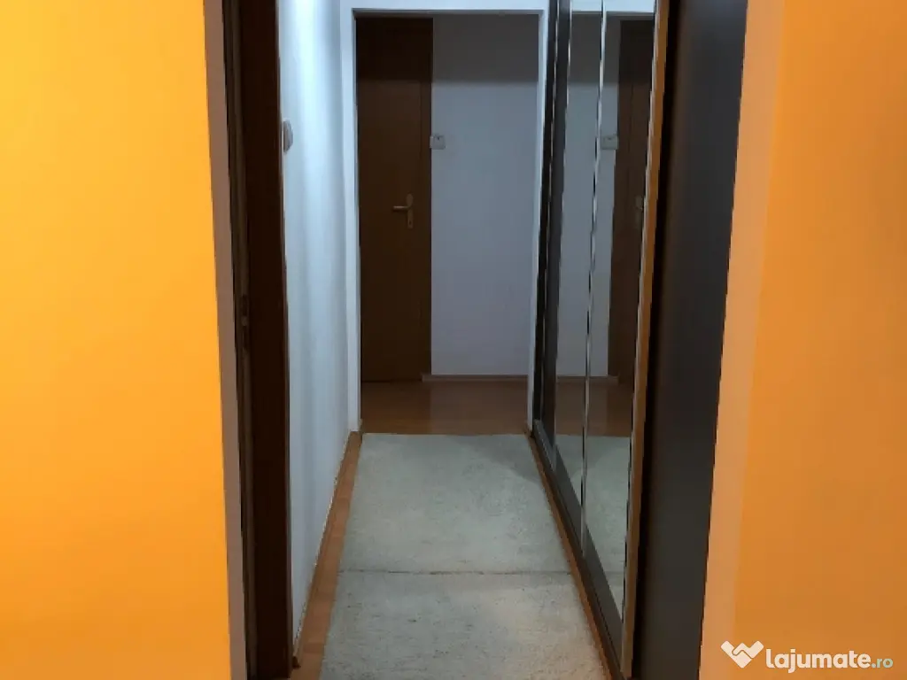 Vând sau schimb apartament cu patru camere 