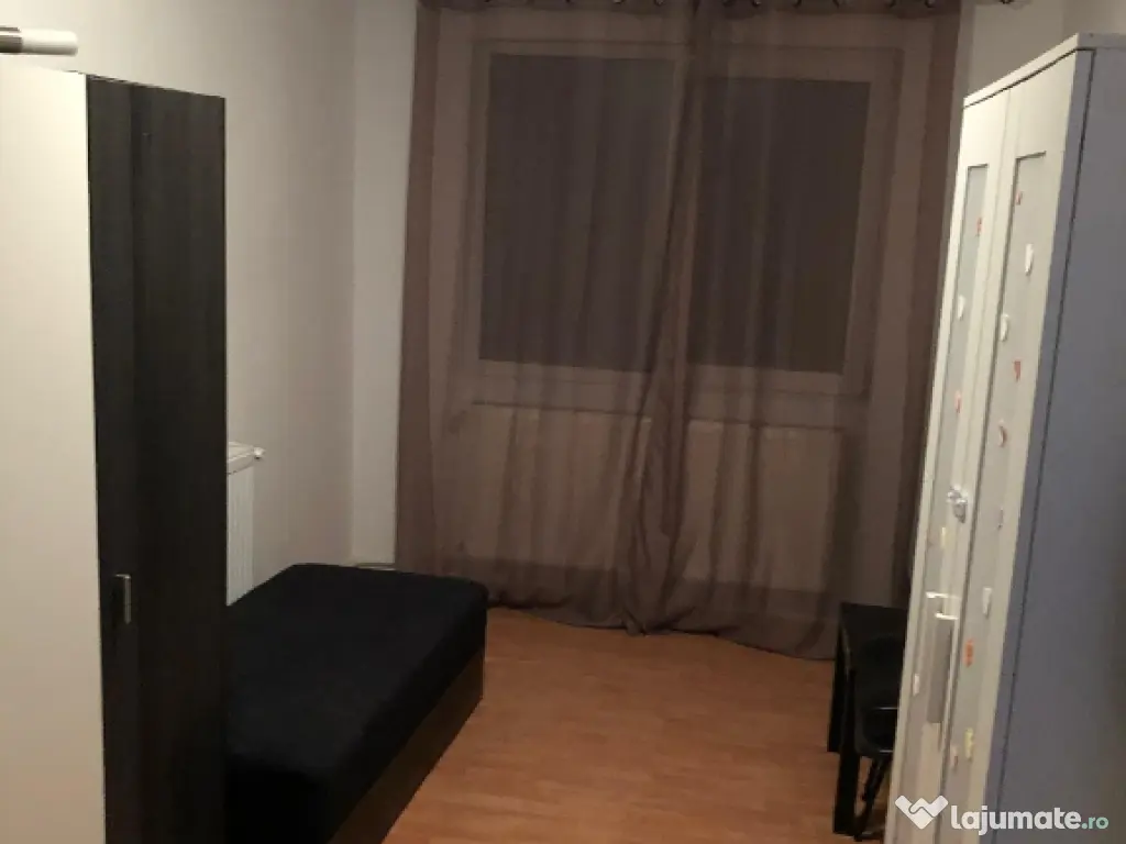 Vând sau schimb apartament cu patru camere 