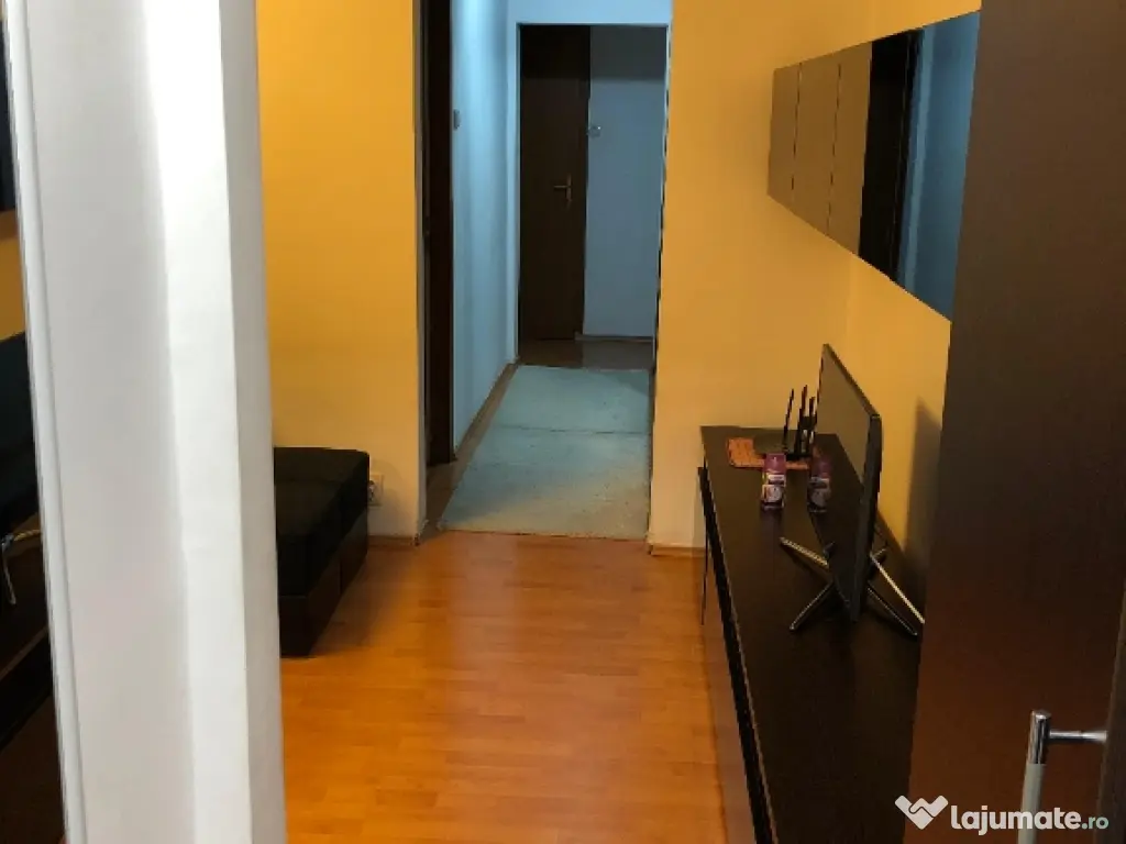 Vând sau schimb apartament cu patru camere 