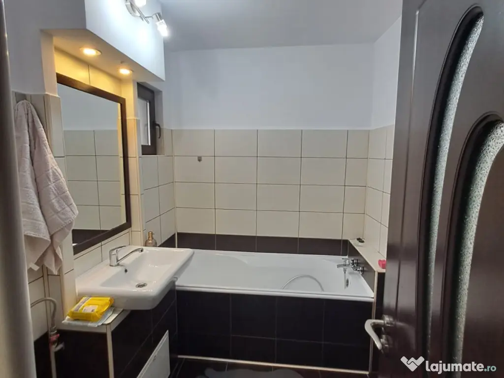 Proprietar apartament 3 camere cauta chiriasi :) 