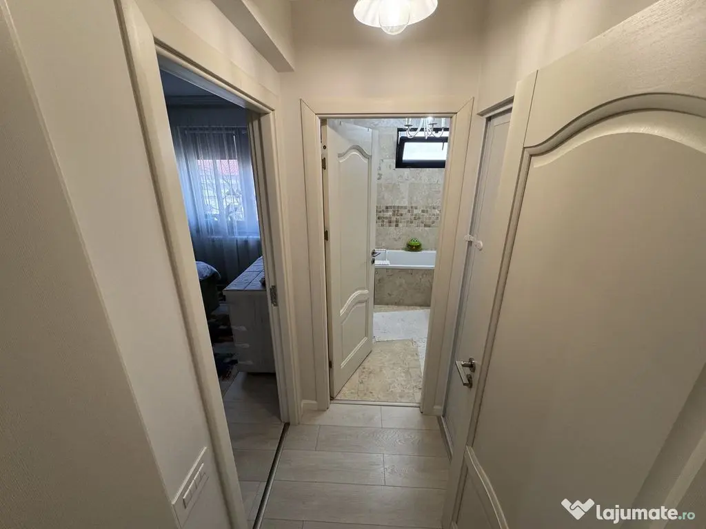 Apartament 2 camere renovat zona Tomis Mall 