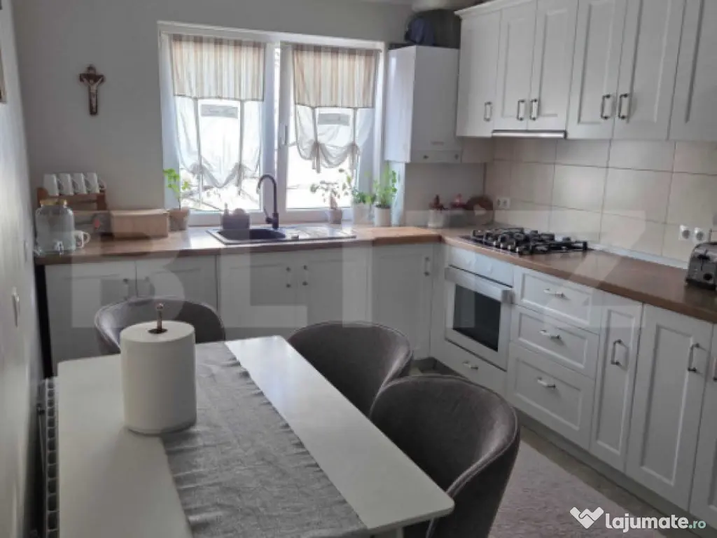 Apartament 3 camere de vânzare - zona ultracentrala 