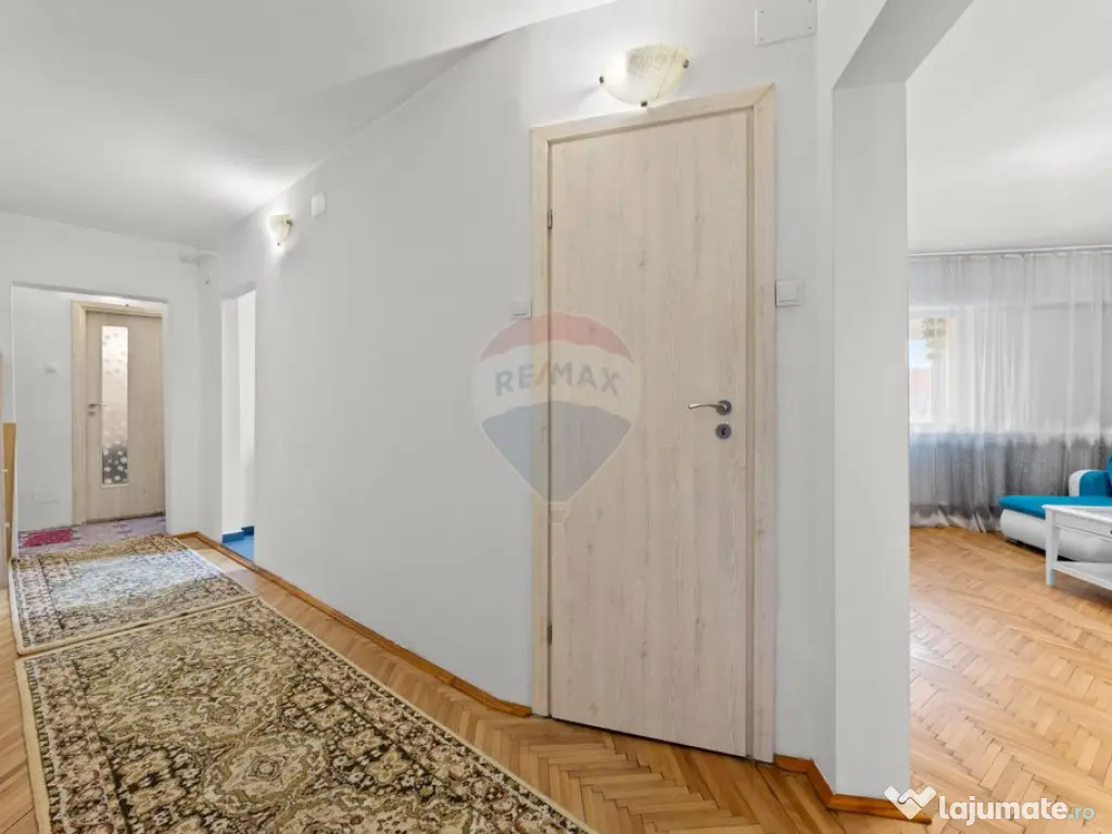 Apartament cu 3 camere de inchiriat 
