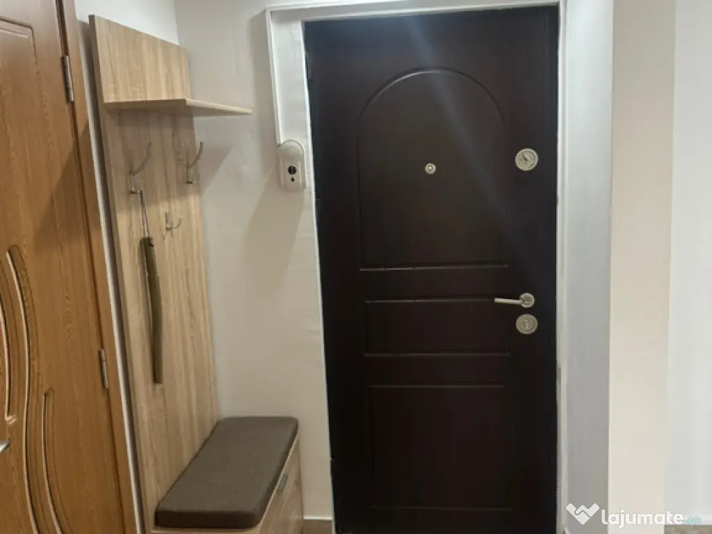 Închiriez apartament, 2 camere, zona Titan 