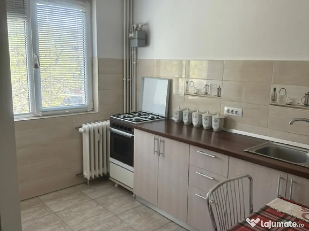 Închiriez apartament, 2 camere, zona Titan 