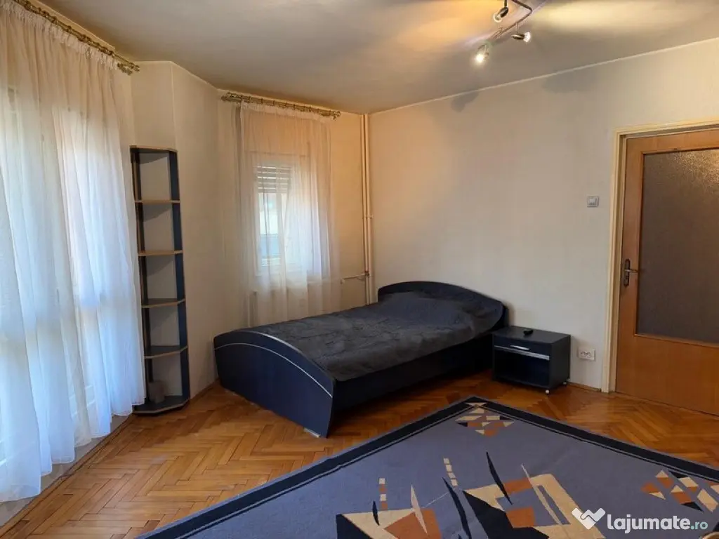 Decebal etaj 1 decomandat la bulevard 