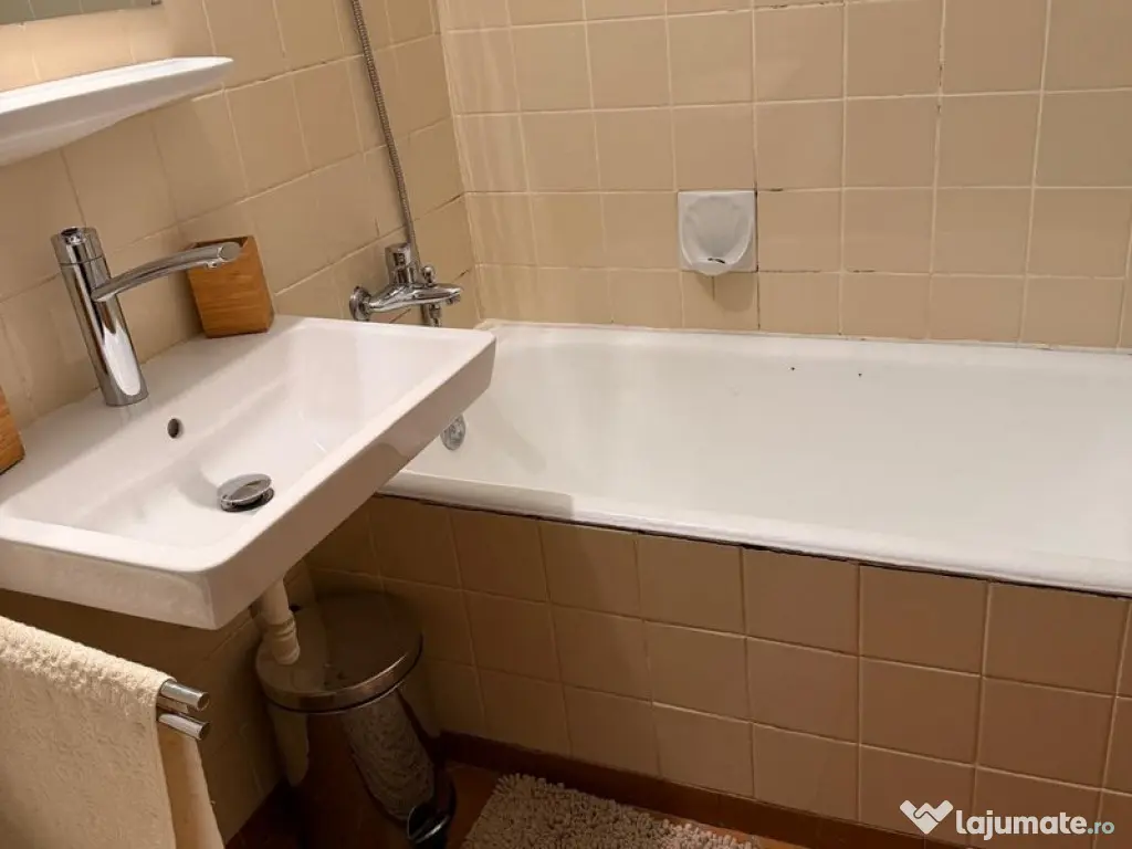 Decebal etaj 1 decomandat la bulevard 