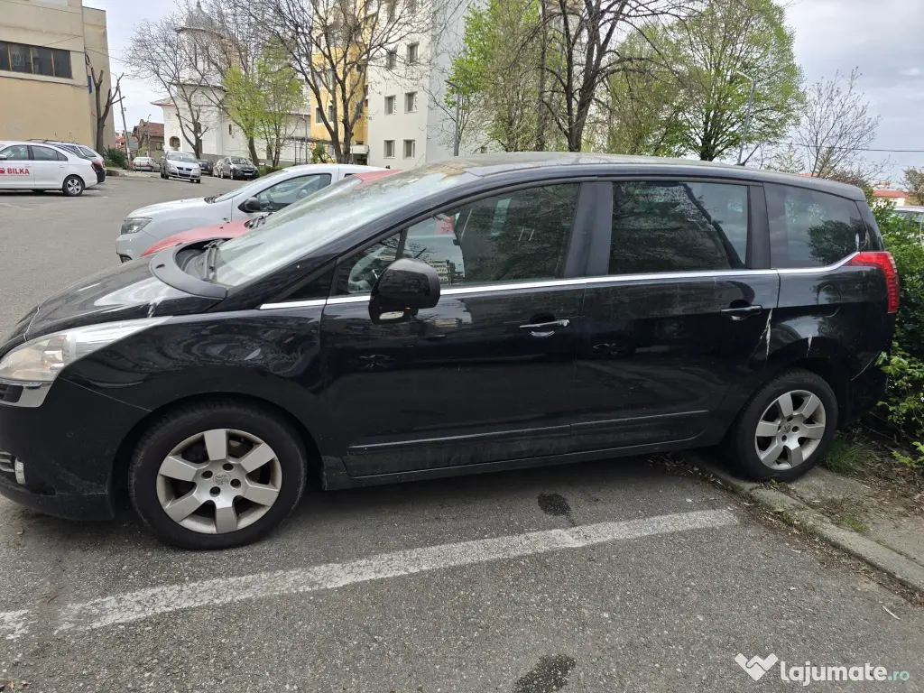 Peugeot 5008 2012 1.6 benzina, navigatie, geam panoramic 