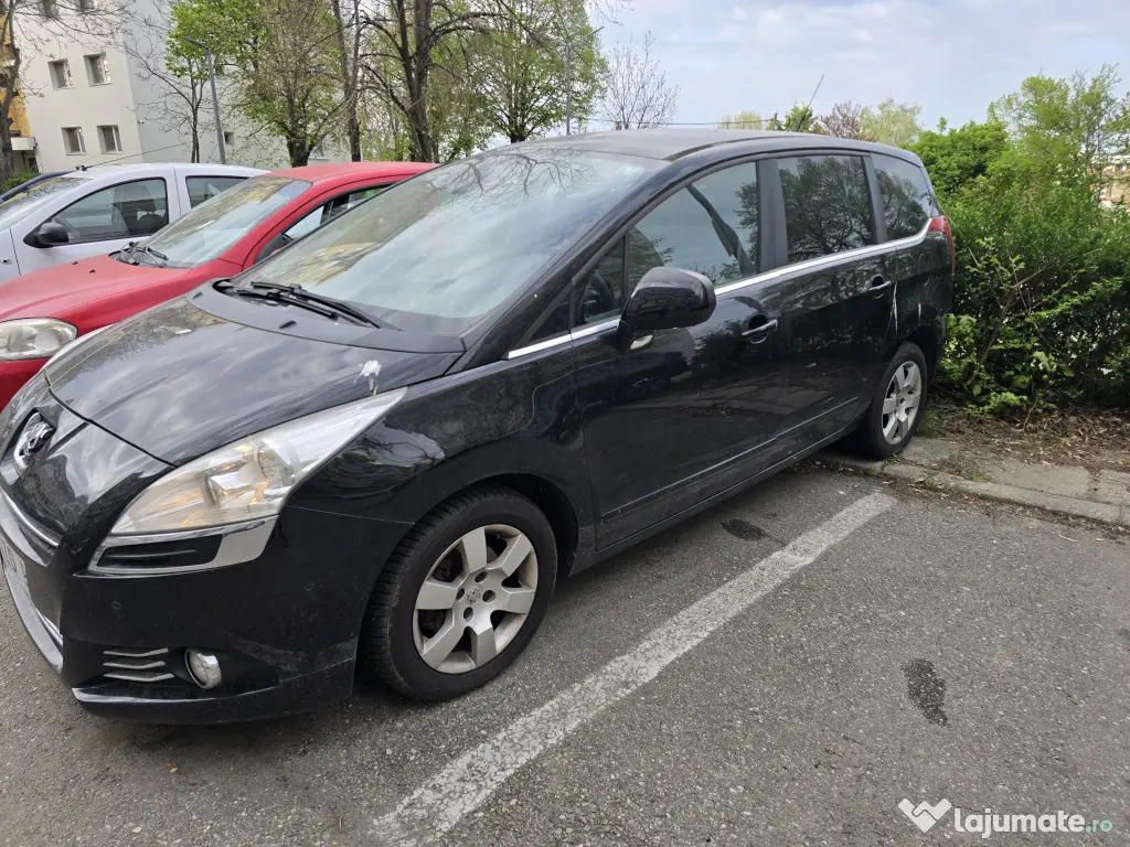 Peugeot 5008 2012 1.6 benzina, navigatie, geam panoramic 