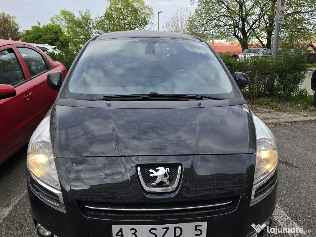 Peugeot 5008 2012 1.6 benzina, navigatie, geam panoramic 