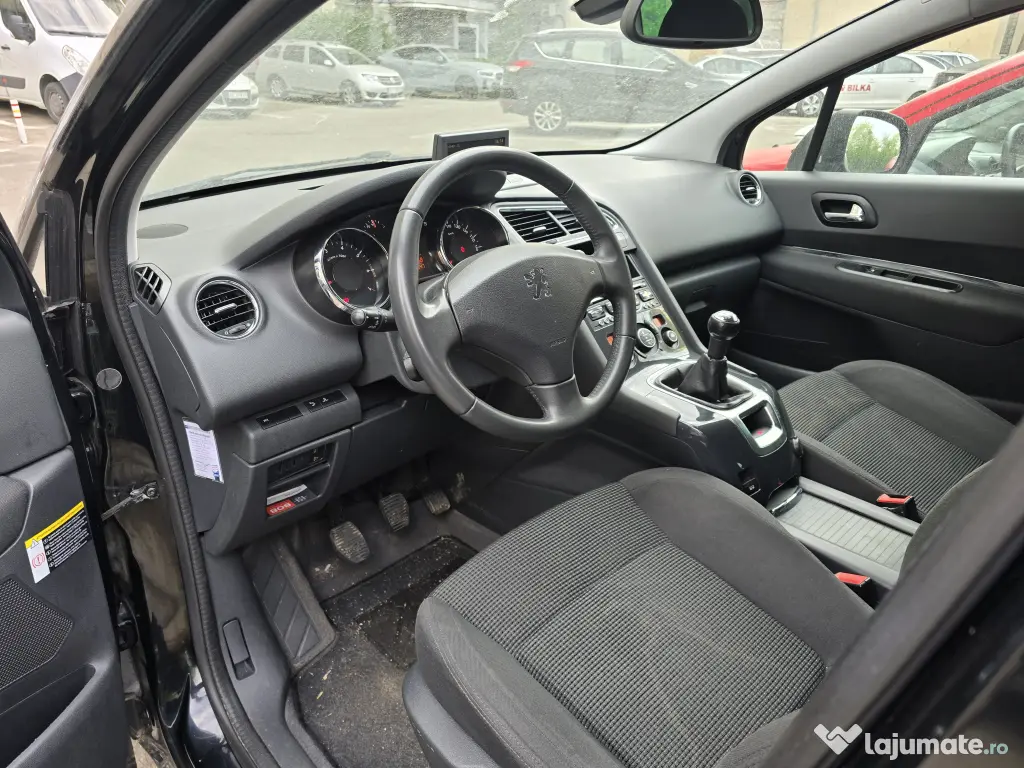 Peugeot 5008 2012 1.6 benzina, navigatie, geam panoramic 