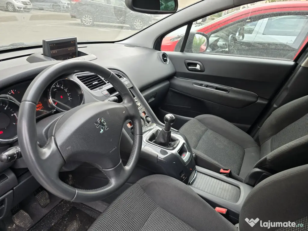 Peugeot 5008 2012 1.6 benzina, navigatie, geam panoramic 